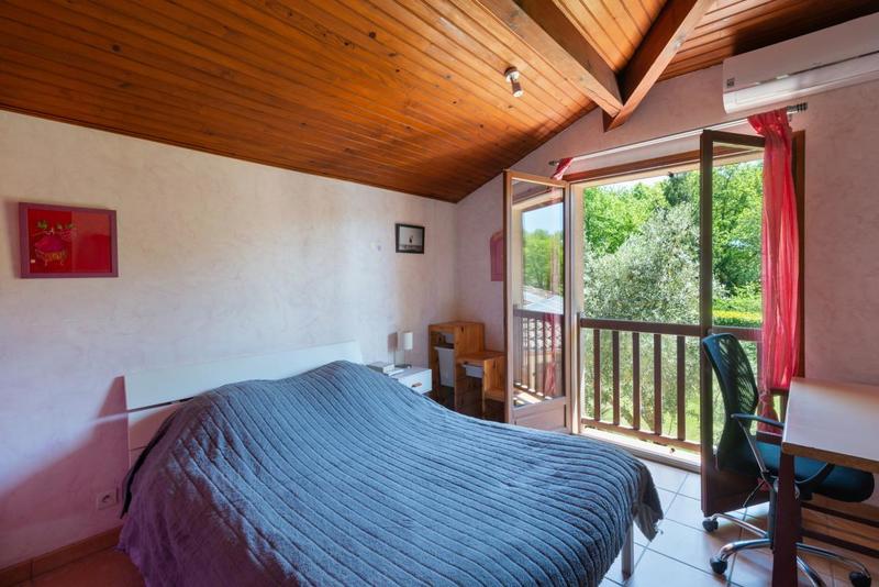 Maison - 170 m² - 9 pièces