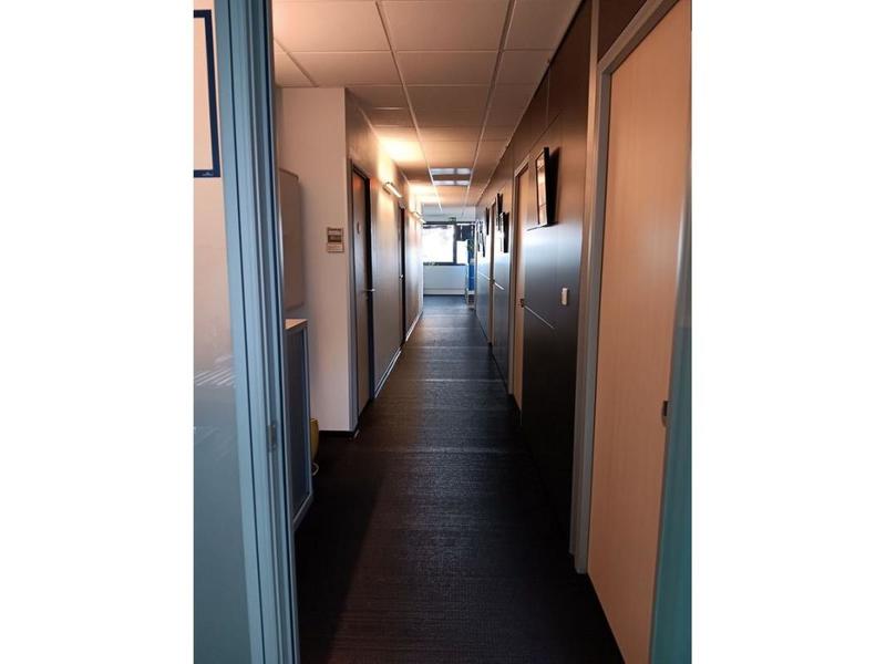 Bureau - 111 m² - 5 pièces