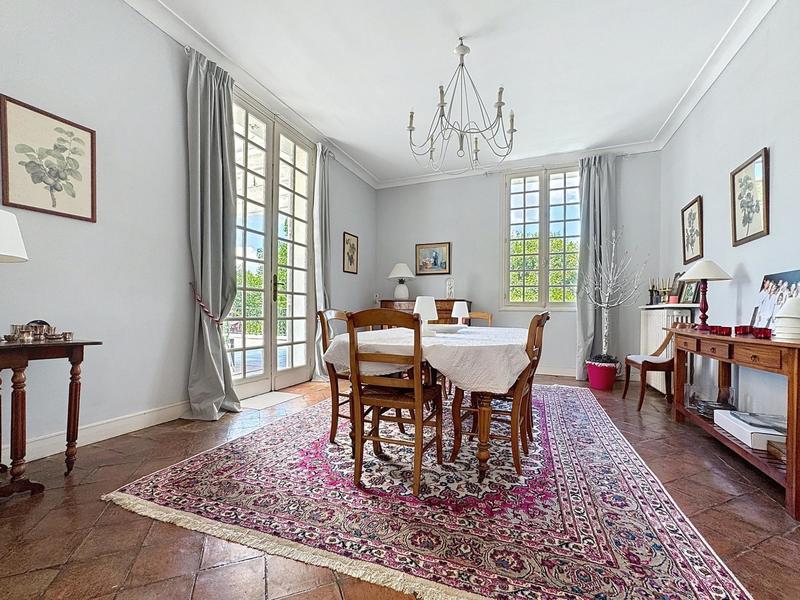 Villa - 360 m² - 7 pièces