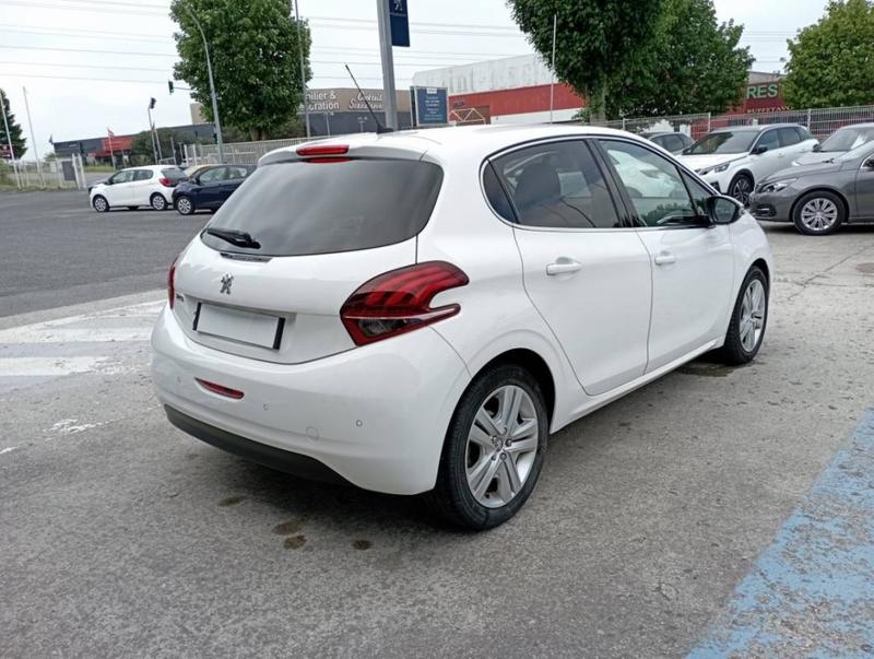 Peugeot 208 Puretech 110 s&amp;S Eat6 Allure Busin