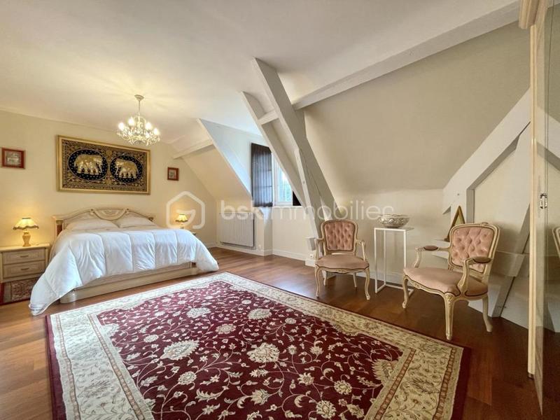 Maison - 671 m² - 20 pièces