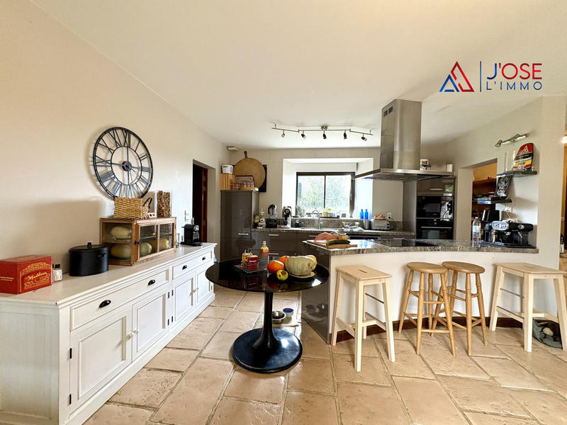 Maison - 228 m² - 7 pièces