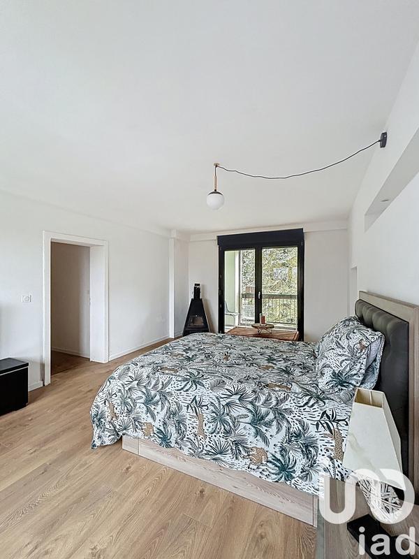 Maison - 202 m² - 9 pièces