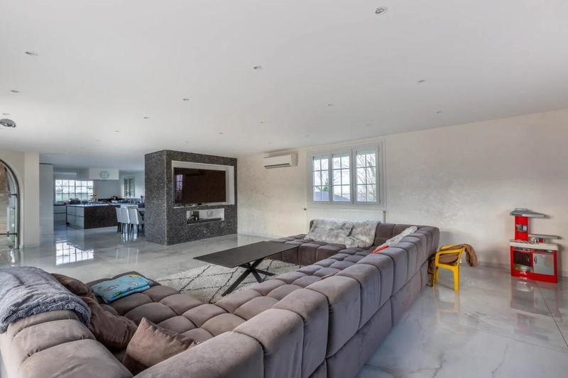 Propriété - 450 m² - 8 pièces