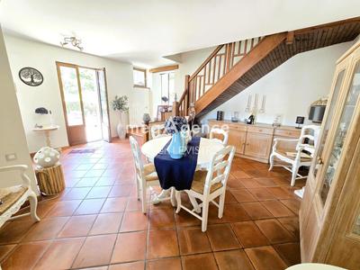 Maison - 180 m² - 6 pièces