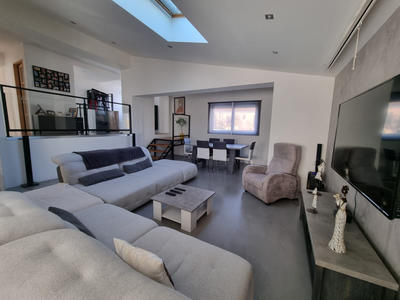 Maison - 169 m² - 6 pièces