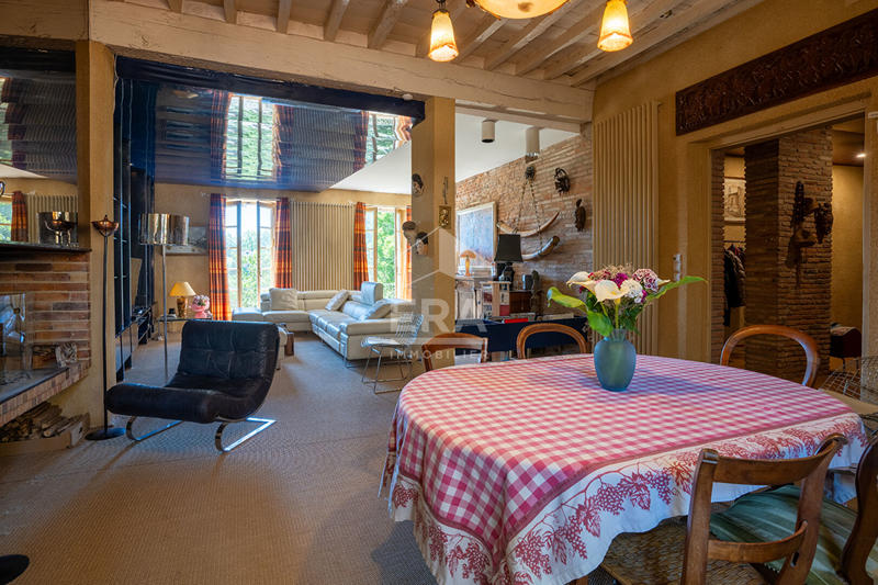 Demeure - 438 m² - 13 pièces