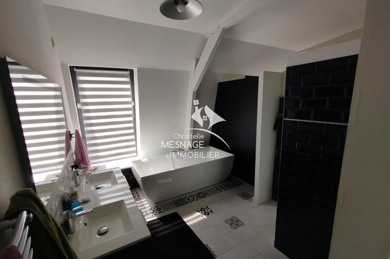 Loft - 168 m² - 6 pièces