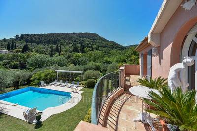 Maison - 305 m² - 7 pièces