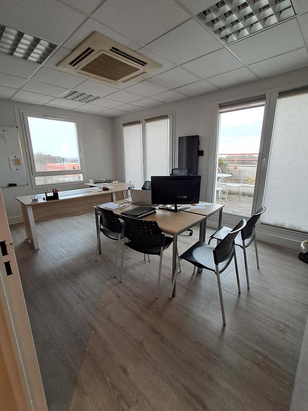 Local commercial - 84 m² - 4 pièces