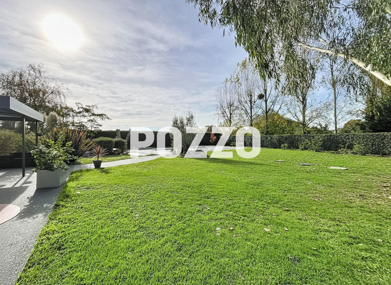 Maison - 215 m² - 6 pièces