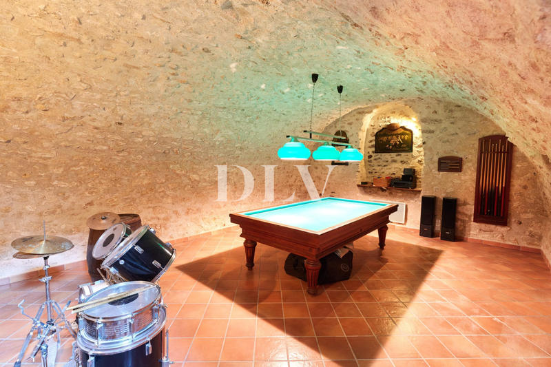 Maison ancienne - 275 m² - 7 pièces