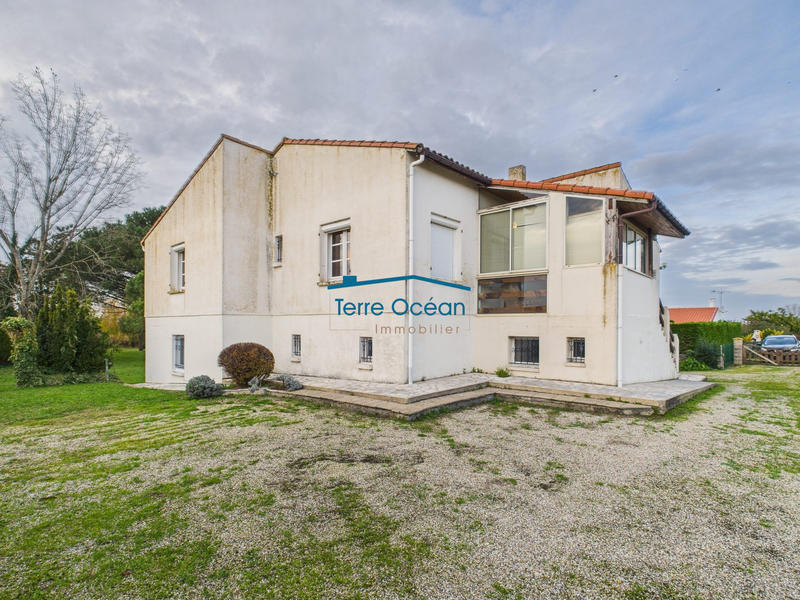 Maison ancienne - 255 m² - 9 pièces