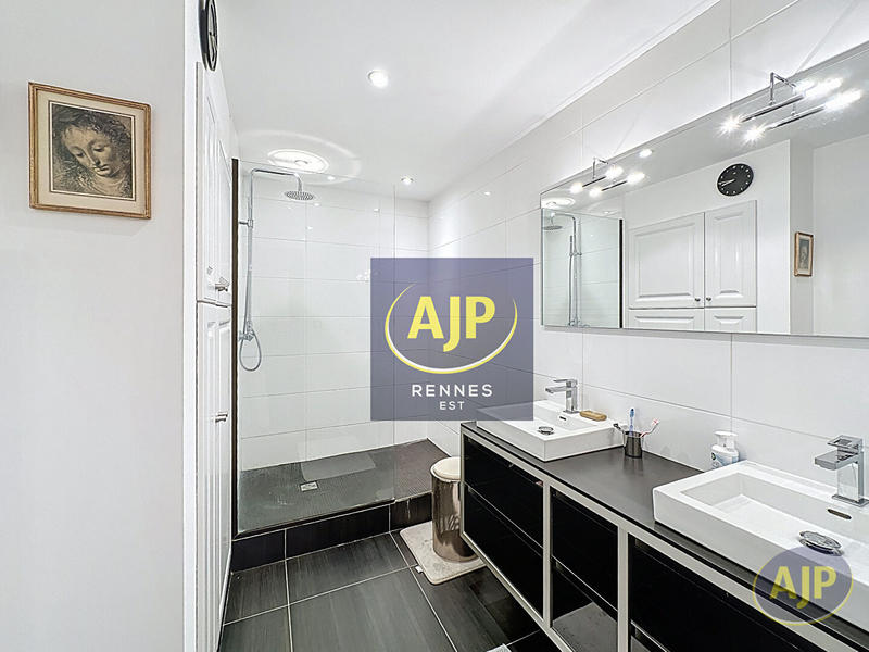 Appartement - 99 m² - 4 pièces