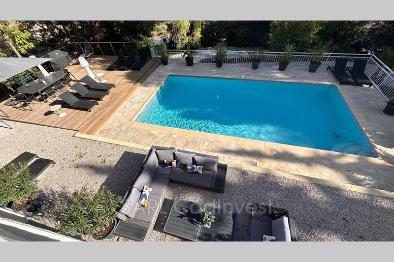 Maison - 380 m² - 8 pièces