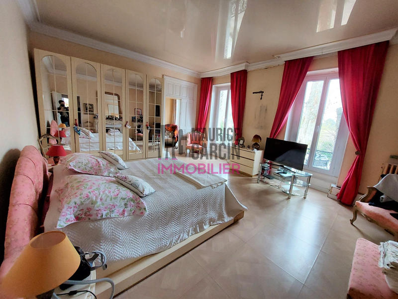 Maison - 390 m² - 10 pièces