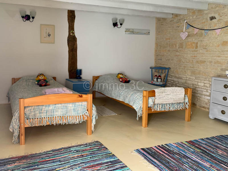 Maison en pierre - 131 m² - 4 pièces