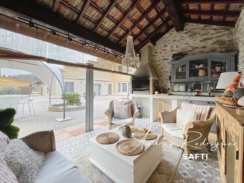 Maison - 310 m² - 11 pièces