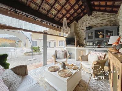 Maison - 310 m² - 11 pièces