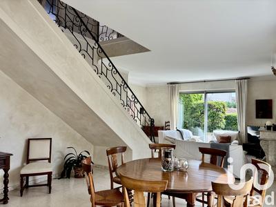 Maison - 240 m² - 9 pièces