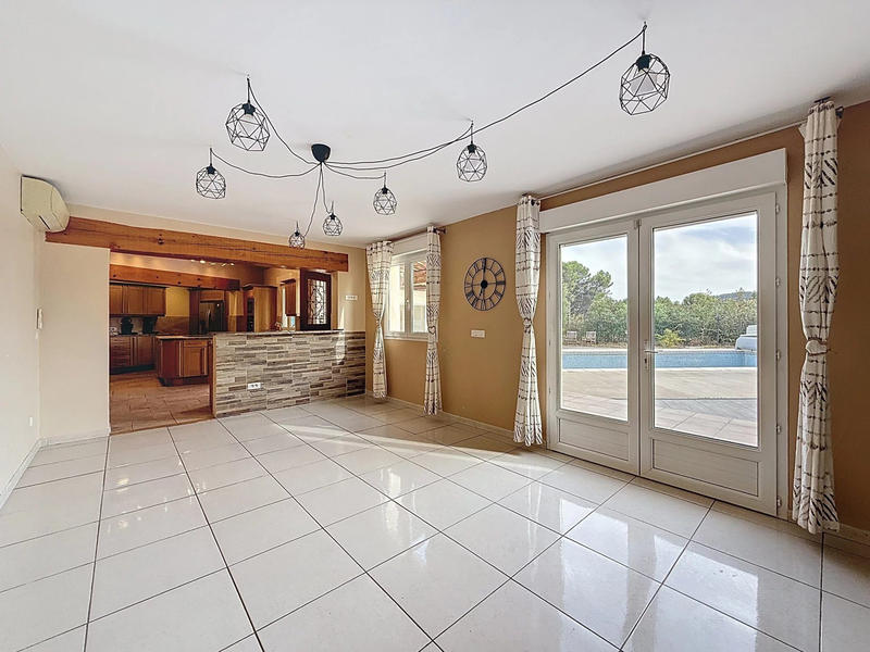 Maison - 261 m² - 11 pièces