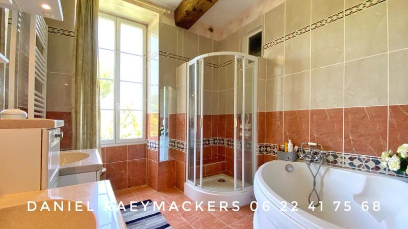 Maison - 300 m² - 11 pièces