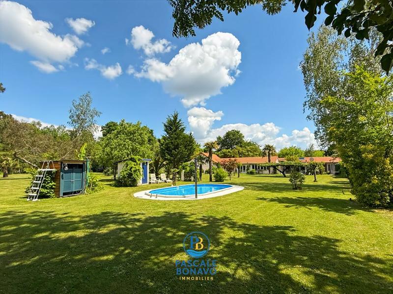 Maison - 324 m² - 13 pièces