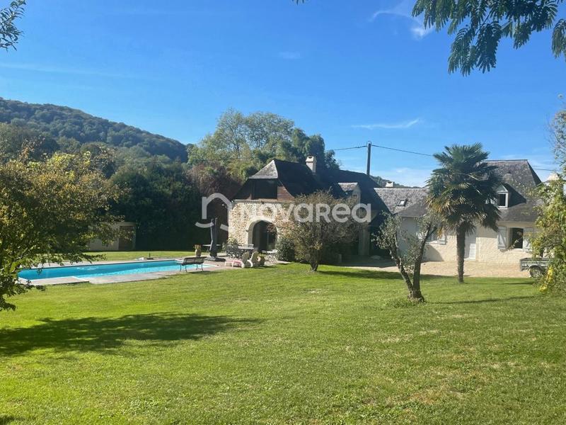 Maison - 219 m² - 7 pièces