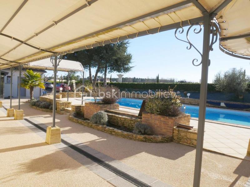 Demeure - 316 m² - 7 pièces