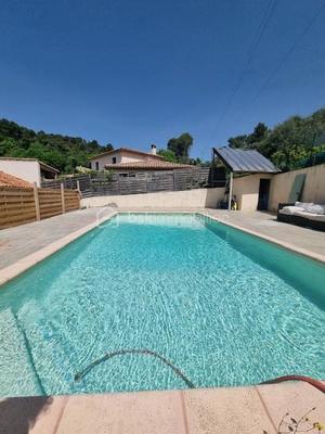 Villa - 200 m² - 10 pièces