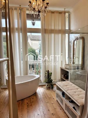 Maison - 342 m² - 10 pièces