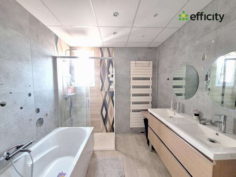 Villa - 225 m² - 9 pièces