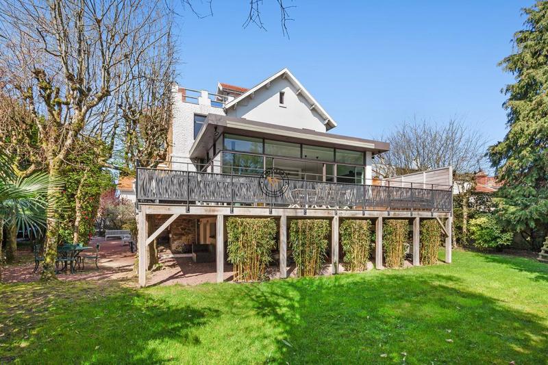 Demeure - 260 m² - 9 pièces