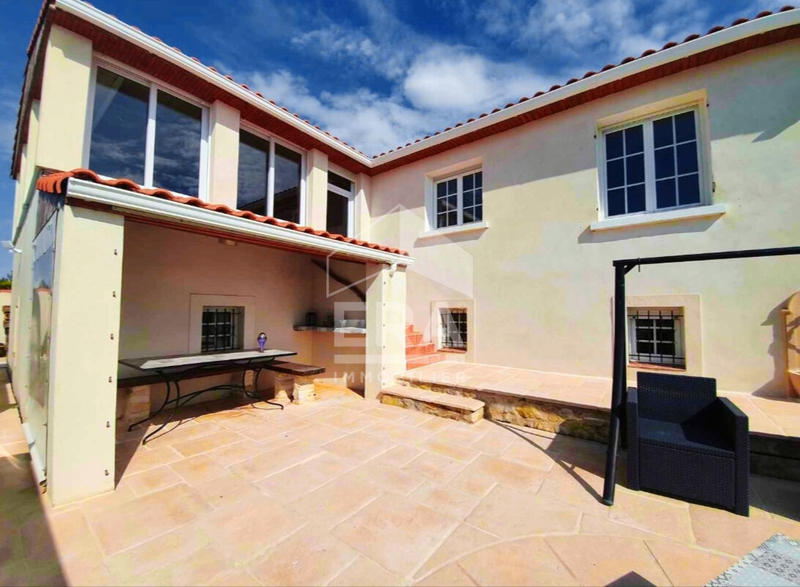 Maison - 196 m² - 7 pièces