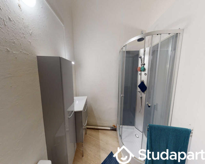 Chambre - 100 m² - 1 pièce