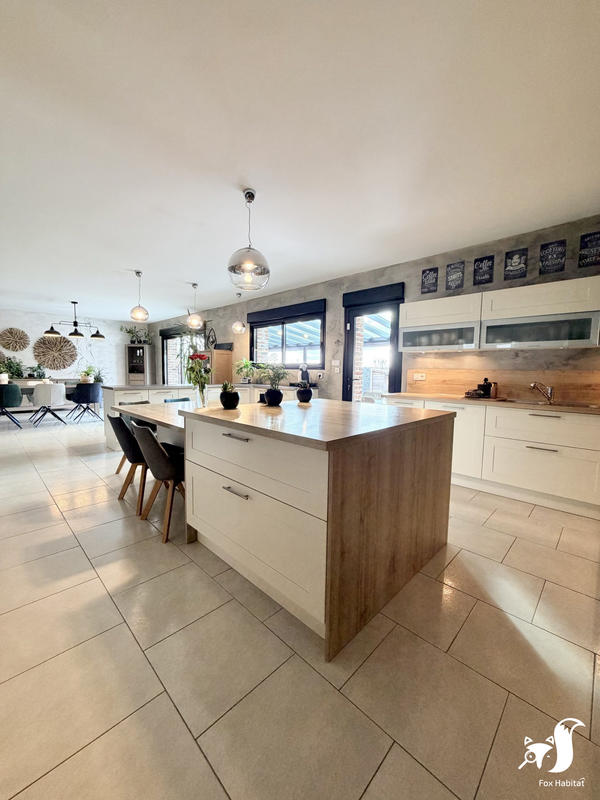 Maison - 214 m² - 6 pièces