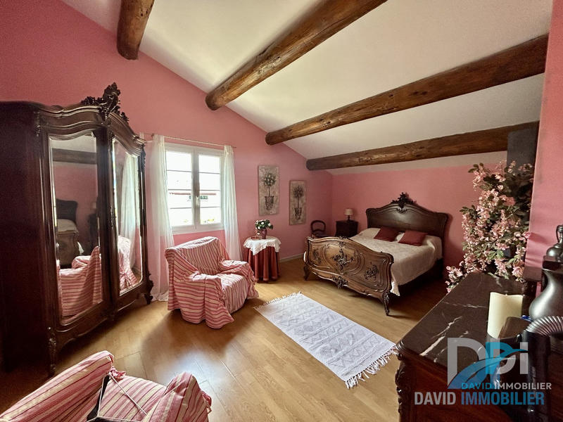 Maison - 218 m² - 6 pièces