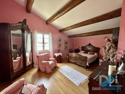 Maison - 218 m² - 6 pièces