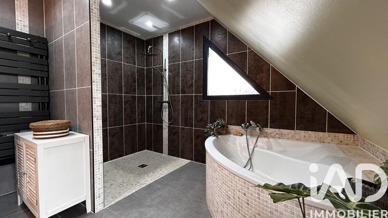 Maison - 217 m² - 8 pièces