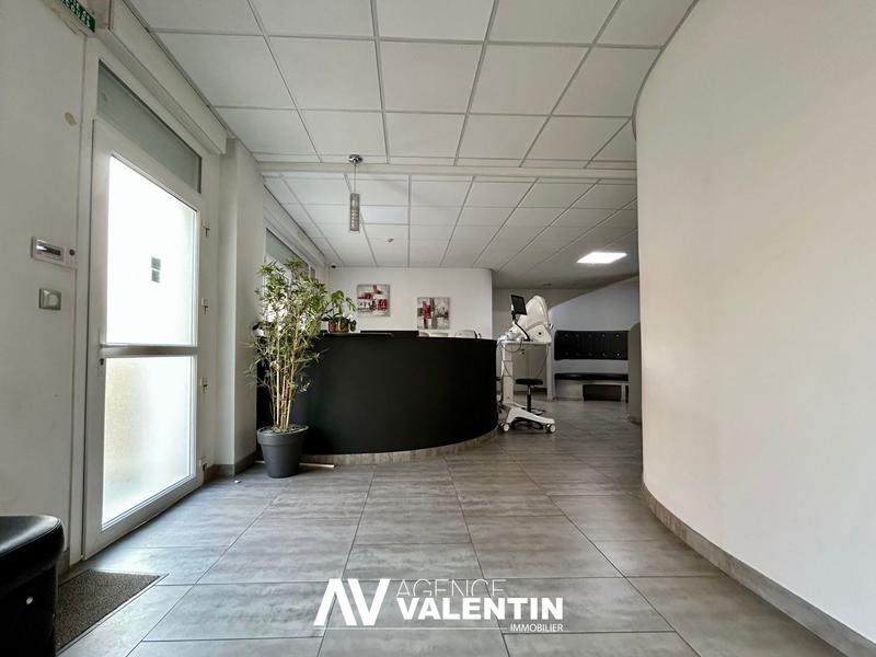 Local commercial - 398 m² - 8 pièces