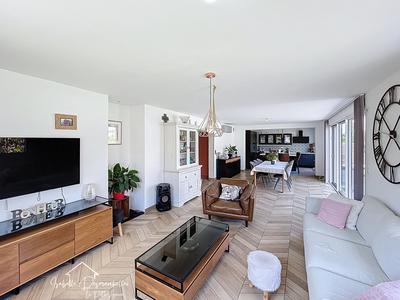 Maison - 163 m² - 8 pièces