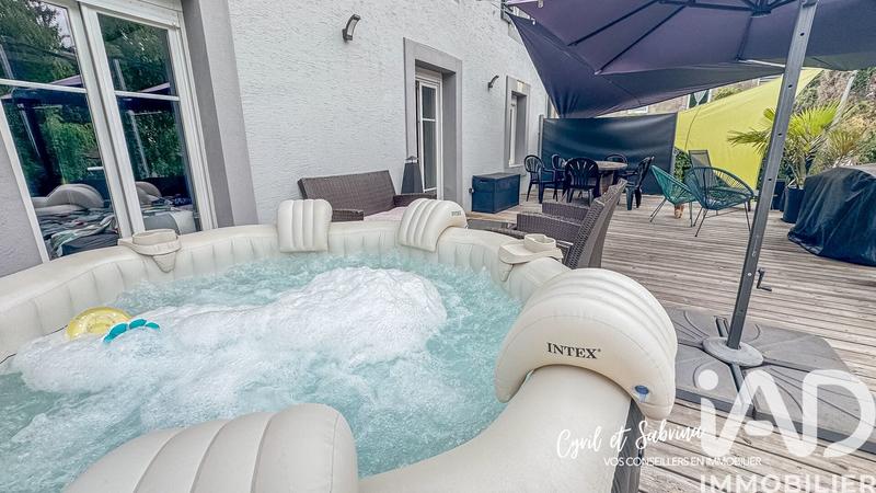 Maison - 253 m² - 10 pièces