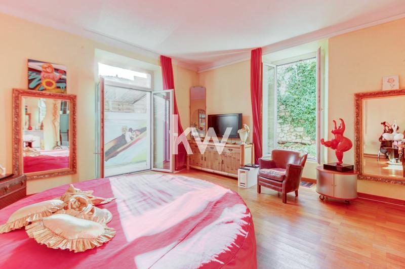 Appartement - 99 m² - 4 pièces