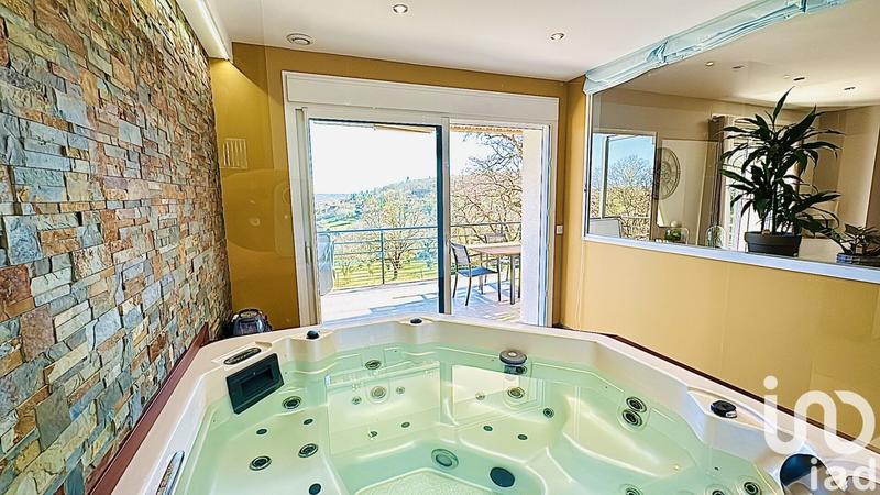 Maison - 220 m² - 6 pièces