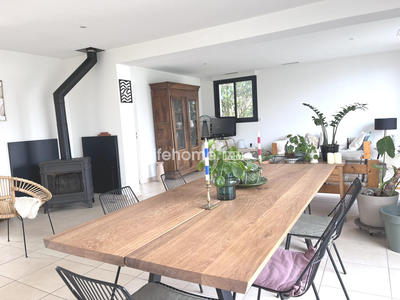 Maison traditionnelle - 200 m² - 8 pièces