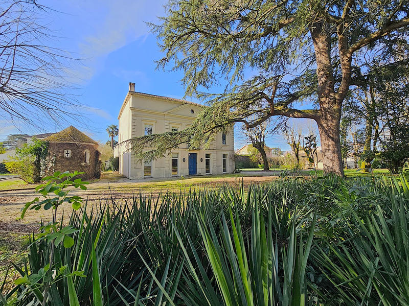 Maison - 446 m² - 14 pièces