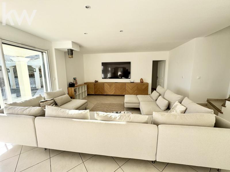 Maison - 201 m² - 7 pièces