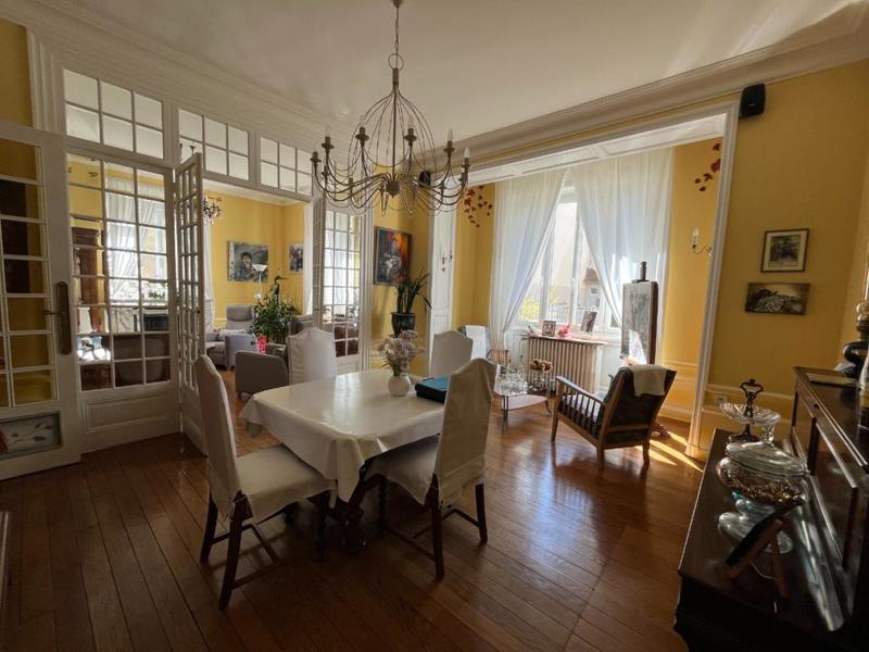 Maison - 263 m² - 10 pièces