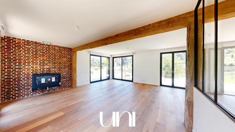 Maison - 205 m² - 7 pièces