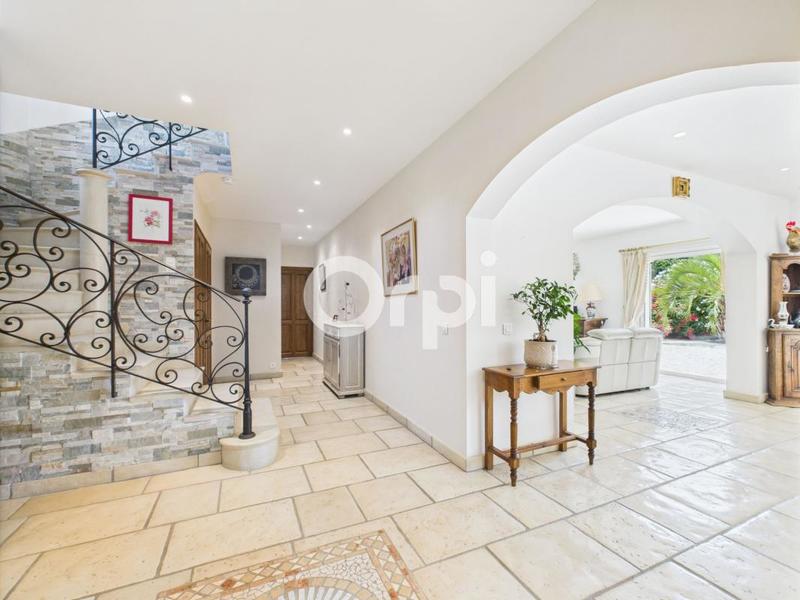 Maison - 250 m² - 5 pièces